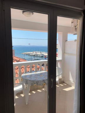 Apartment and rooms SIDRO